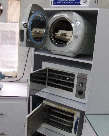 Instrumentos limpios y esterilizados