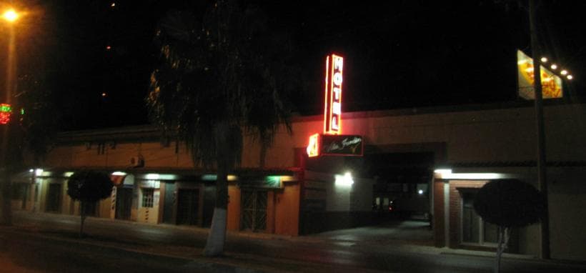 Fachada de noche